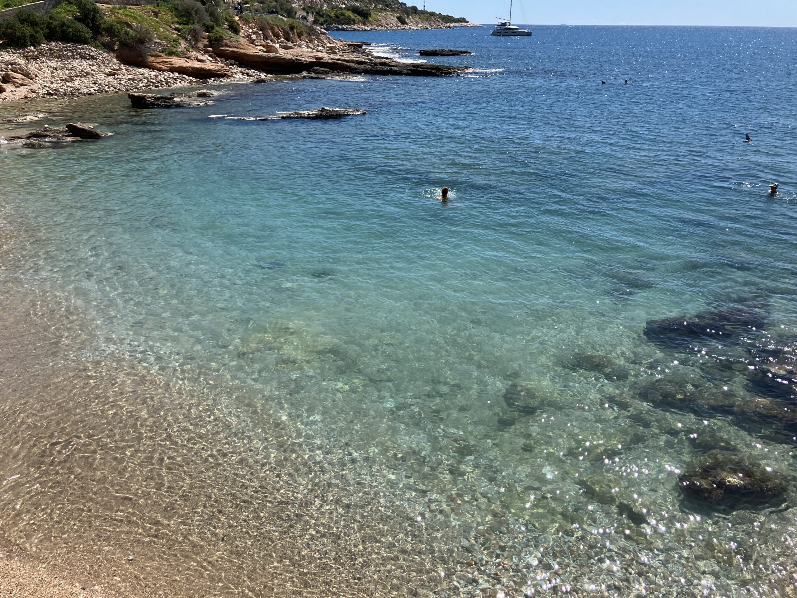 ヴーリャグメニの入り江と岩場